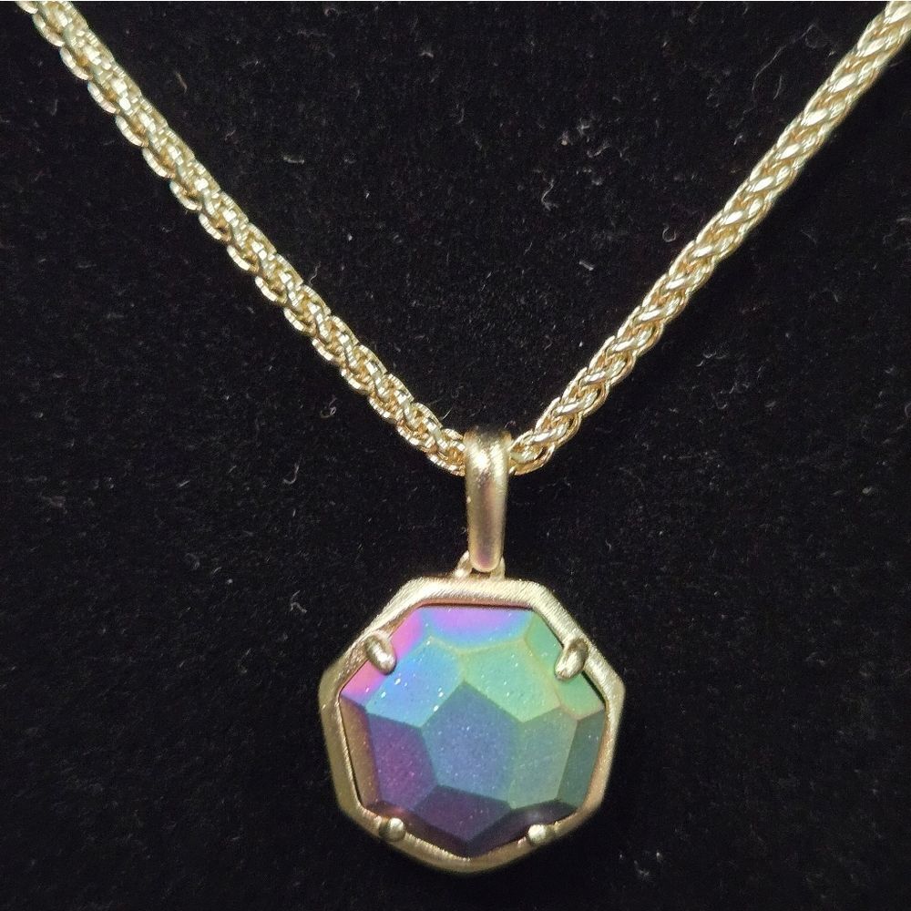 🐢 Kendra Scott Mabel necklace in gold with an Iridescent abalone shell pendant - Picture 9 of 9